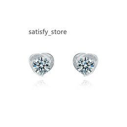 High Quality Round Diamond Stud Earrings 0.5carat VVS Moissanite 925 Sterling Silver Earrings For Manufacturer