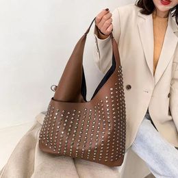 Shoulder Bags Large Capacity Women's Bag Pu Soft Leather Punk Handbag Luxury French Designer Style Winter 2024