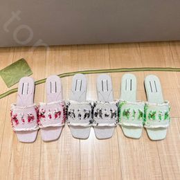 Woman Denim Slippers Flat Slippers Retro Slippers Embroidered Fabric Slippers Multicolor Embroidery Mules Womens Home Flip Flops Casual Sandals Rubber Sole Shoes