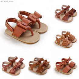 Sandals 2023 Summer New Sandals for Baby Girls Brown Bow Decoration Anti slip Rubber Soft Sole Flat Shoes PU First Walker Newborn 0-18ML240429