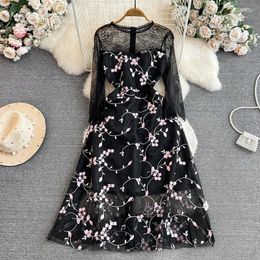 Casual Dresses Korean Version Luxury Temperament Long Sleeves Dress Fashion Flower Embroidery O-Neck Slim Waist Mid Length Tulle A-line