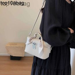 loro piano bag loro * pianaly bag 2023 New Loro LP Portable LP19 Lunch Box Bag Gigi Same Style pianaly Fashion Cowhide One Crossbody