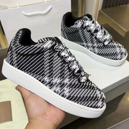 Designer Black White Chequered Pattern Elastic Low Top Sneakers Nylon Material Upper Patchwork Wire Mesh Lining Logo Engraved Rubber Sole Casual Couples Shoes