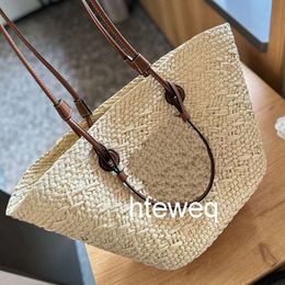 Summer Womens Beach Bag Classic Brown Handbag Large Capacity Designer Clutch Plate Woven Shopping Icare Handmade Grass Vegetable Basket