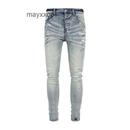 Фоп -фиолетовый джинс перфорированные амирис дизайнерские джинсы универсальная мужская тонкая мода Маленькая улица Случайные брюки.
