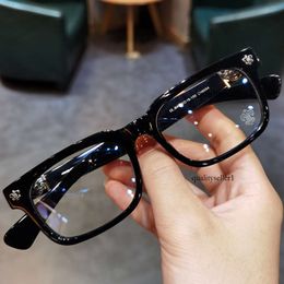 Mens Sunglasses Luxury Chrome Glasses Designer Sunglasses of Women Ch Cross Heart Glasses Frame Chromes Brand Eye Lens for Men Women Retro Flat Mirror Pair 163