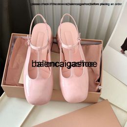 miui ballet shoes designer retro cow patent leather stitching package head Mary Jane shoes macaroon T strap thick heel sandals luxury version N4E0 miumiuss