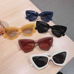 Sunglasses New Small Frame Triangular Cats Eye Womens Brand Designer Fashion Sun Glasses Mens Outdoor Hip-hop Eyewear UV400 H240429