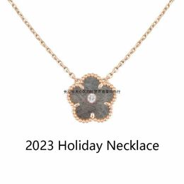 Van Cl ap classic High version four leaf clover womens double sided red chalcedony necklace 18k rose gold lock bone chain thickened electroplated goods