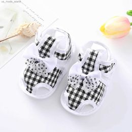 Sandały Summer Nowe buty przedszkolne Sandały Dziecko Sandały Baby Chłopcy i dziewczęta oddychające płaskie sandały plażowe Pierwsze fajne buty do chodzenia hurtowo240429