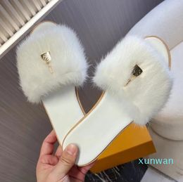 new designer sandals flat slippers Women's summer sexy Shaggy sandals brand casual home slippers China delivery