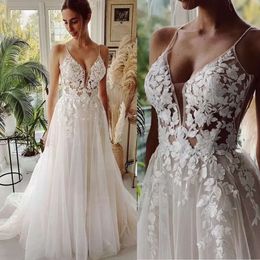 Suknia ślubna wspaniała boho spaghetti sukienki ślubne paski tiulowe wykonane niestandardowe plus rozmiar koronki na plażę Koronki Zamiatanie pociągu vestidos de novia