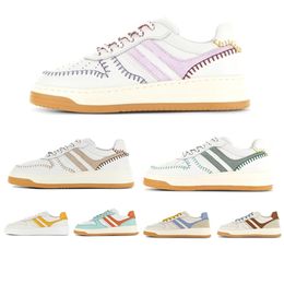 Scarpe da design di uomini eleganti Chaussure Chaussure Luxe Donne Sneakers Scarpe Chaussure Homme Tennis Resistenza all'acqua Resistenza perfetta Fit Easy On and Off