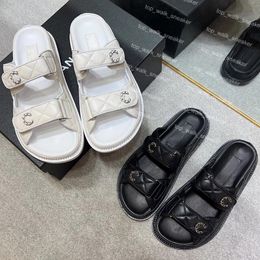 Hochwertige Luxus-Obdach-Designer Sandalen Dad Sandale Sommer Strand Flip Flop Frauen Kristallkalbleder Römisch Flachfürch