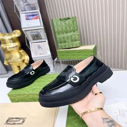 Fashion Bottom Leather Lady Buckle Designer Designer Mocassini Black Casual Metal Scarpe Spessi Sneaker Sneakers Piattaforma di moda Women 35 BXMS