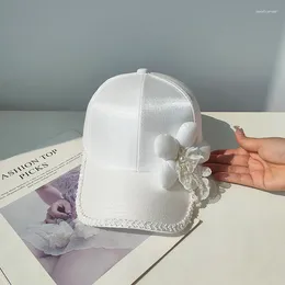 Ball Caps 202404-shi Ins Chic Designer Satin Gloss Fabric Pearl 3D Flower Beaded Brim Lady Baseball Hat Women Leisure Visors Cap