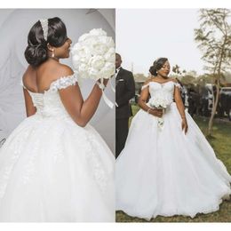 Off con abiti più vestiti Applique Lace La spalla Cristalli in rilievo Tulle Custom African Country Wedding Gown Vestidos