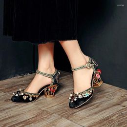 Dress Shoes Chinese Traditional Velvet Retro Rose Fretwork High Heels Bride Wedding Banquet Woman Round Toe Buckle Strap Pumps 2024