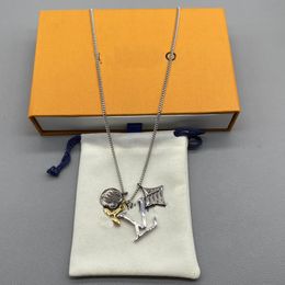 Pendant Necklace Luxury Brand Letter Heart Designad för kvinnor Långkedja 18K Guldpläterad halsband Designer Smycken Utsökta tillbehör Par Present