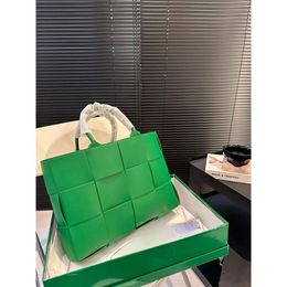 Designer Bag bottegaa bag Woven Leather Tote Bag Fashion East-west Shopping Bag Luxury botega venetta Handbag Designer Top Quality Womens Bag Parrot Green Bag 560