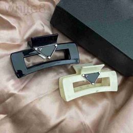 Hair Clips & Barrettes designer Luxury Designer Womens Triangle P-Letter Hairpin High-Quality Brand Classic Versatile Leisure Hairclips Shark LU47