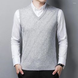 Men's Vests Brand Argyle Sweater Vest Autumn Winter Knitted Short Slim Fit Mens Clothes Casual Solid Colour V-Neck Daily Men