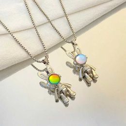 Pendant Necklaces Unique Fashion Creative Space Rabbit Bunny Pendant Necklace for Women Valentines Day Gifts Party Animal Jewellery Collares Mujer Y240420