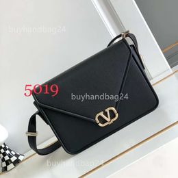 Handbags Bags Bag Event 2024 Strap Stud Vlogoo Valentyno Vslings Purse New Designer V-envelope Handbag Women Lock Shoulder Crossbody Satchels 9IOG