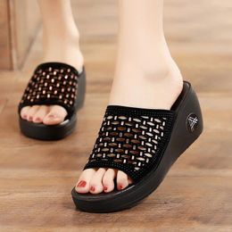 Slippers Maogu 2024 Summer Roman Thick Bottom Hollow Sandals Fashion Mother Female Shoes Slides For Women Platform Wedge Heels