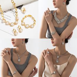 Fashion jewelry 5-piece pearl love necklace set European and American fashion jewelry Middle East with diamond jewelry set send mom send wife jewelry.