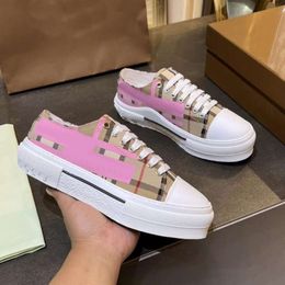 Top Designers Vintage Shoe Bayberry Shoe Stripe Shoe Print Cheque Striped Sneakers Flats Shoes Low-top Gabardine Men Lettering Plaid Canvas Shoe Eur 36-46 755