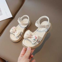 Sandals 2024 New Fashion Girls Beach Shoes Childrens Sandals Girls Summer Soft Sole Anti slip Middle and Big Childrens Princess Shoes