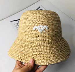 Designer Straw Hat Fashion Brand Folding Vacation Beach Hat Sun-Shade All-Match Travel Bucket Hats Wholesale