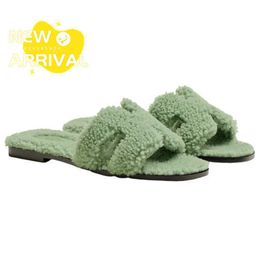 Designer Slippers 2024 New Women's Sandals Luxury Slippers Wool Leather Cover Wearing Slippers Womens Green