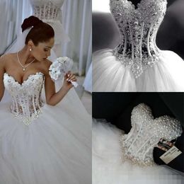 Ballgown Pearls 2020 Sukienki z koralikami niestandardowe krystalicznie wykonane dekolt w kształcie dekoltu Siez Pociąg Tiulle Princess Wedding Robe de Mariee