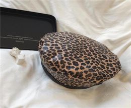 Berets Vintage Leopardprint Leather Hats Flat Top Painter For Women Elegant Trendy Statement Designer Style14934787