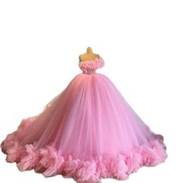 Abiti da ballo sirena rosa senza maniche da ballo da sposa Appliques senza spalline Flowers Design Sweep Train Abiti da sera per celebrità plus size L24426 su misura