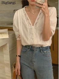 Women's Blouses Summer V-Neck Lace Patchwork Shirts Tops Women Short Sleeve Fashion Sweet Ladies Loose Korean Style Pleated Woman