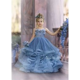 Garota para flores vestidos fofos de casamento de casamento azul de espaguete de renda de renda Floral Saias camadas de folhas de concurso de concurso de uma linha Vestidos de aniversário infantil cg001 s