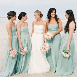 Chiffon stroppfria gröna klänningar 2020 enkla brudtärna billiga ruched veck anpassad golvlängd piga av hedersklänning för strandbröllop
