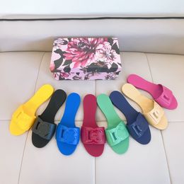 2024 Modelsummer Domens Slipers Sandals Designer Slifori Teli piatti di lusso Fashion Comfort Slifori piatti piatti da spiaggia 35-41