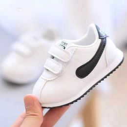 Nonslip Sneakers Kids Boy Girl Baby 02 Years Old Shoes Toddlers Children With Soft Soles Small White Board Shoe 240415