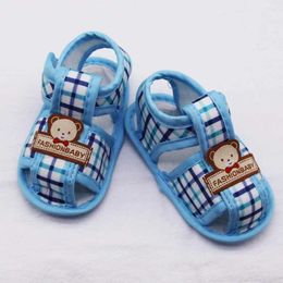 Sandals Summer baby sandals toddler Bous girl bear pattern hollow sandals cotton baby soft soled walking shoes non slip shoes chlorineL240429