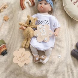 Decorative Figurines 1Set Wooden Baby Month Milestone Card Flower Shape Record Born Birthday Gift Souvenir Po Pography Accessories