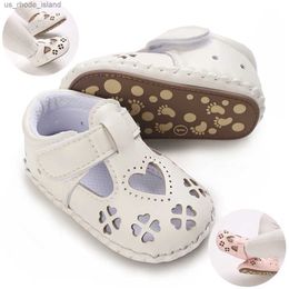Sandalen Baby Sandalen Baby Damenschuhe herzförmige beatmete Prinzessin Gummi-Sohle Nicht-Slip-Kleinkinder Erster Schritt Walker 2 ColorSL240429