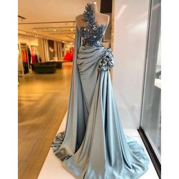 Kleider Abend Ein blau staubiger Schulter Sticker Mermaid Peplum Rüschen maßgeschneiderte Satin High Split Prom Party Kleid Vestidos 401