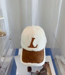 Luxurys Designers Hat Men039s Women039s Casual Baseball Hats high quality Lamb Wool Fashion Sports Cap New Winter Caps coupl5673320