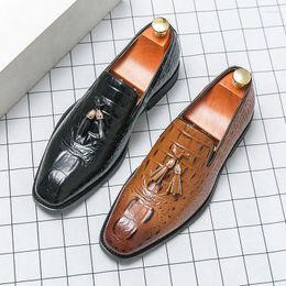 Dress Shoes Britain Retro Men Pointed Suede Tassels Flats Oxford Leather Casual Loafers Formal Footwear Sapatos Tenis Masculino