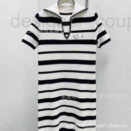 Urban Sexy Dresses Designer 2024 Spring/Summer Mid length French Style Fragrant Style Flip Collar Knitted Black and White Classic Stripe Dress RCOY