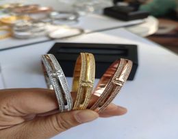 women039s bangle bracelets designer gold bracelet for women full drilling designer Jewellery femme silver set diamond couple jewl7955904